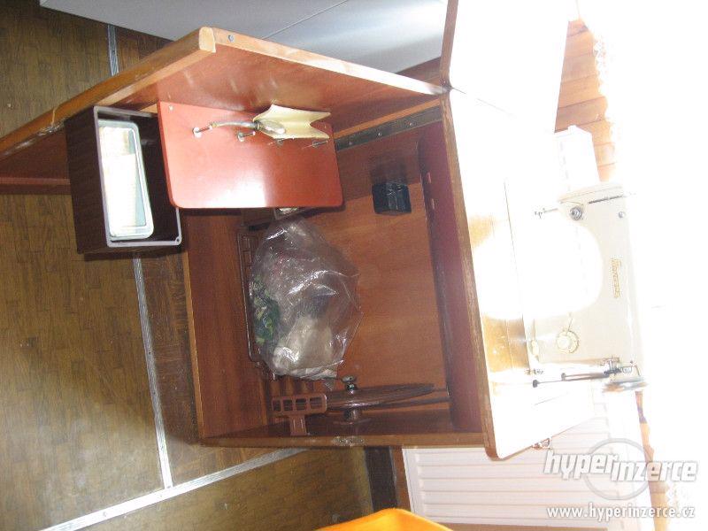 skříňový šicí stroj - bazar - Hyperinzerce.cz