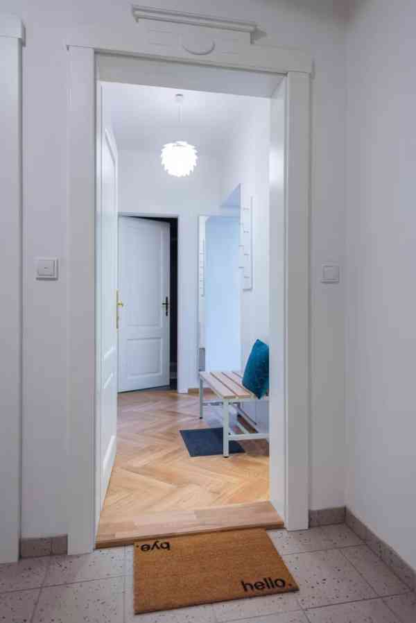 Moderní, světlý a plně zařízený byt, ulice Zborovská (Praha) - foto 17
