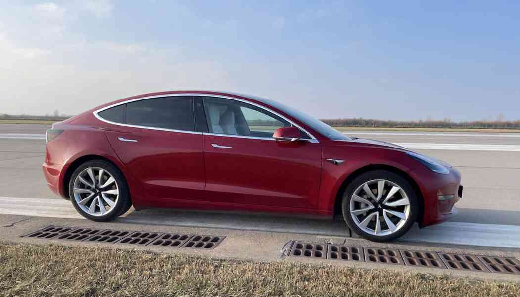 Tesla Model 3 pronájem od 1900 Kč na den - foto 5