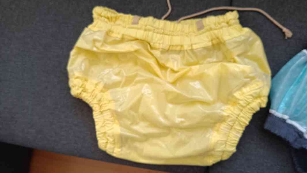 Prodám 2 balíky ID Super slip vel.M,a 4,ks PVC kalhotek. - foto 8