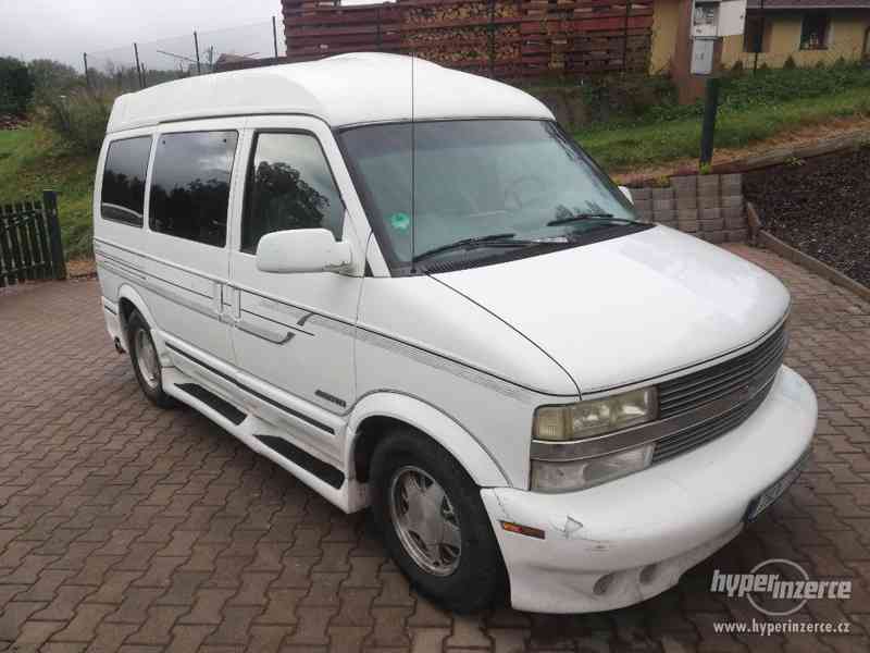 prodám Chevrolet astro 4.3 7míst spaní otočné sedačky klima - foto 2