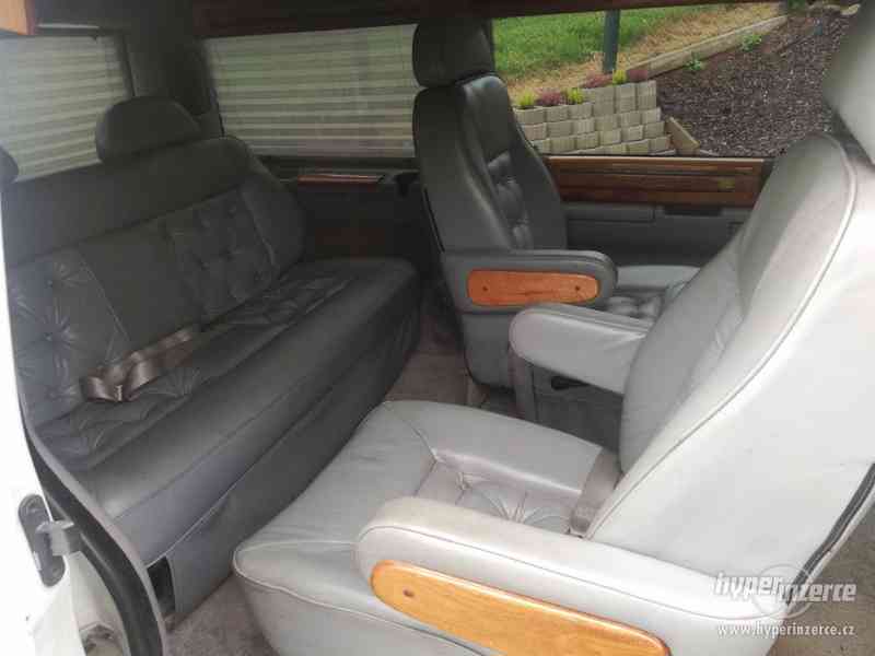 prodám Chevrolet astro 4.3 7míst spaní otočné sedačky klima - foto 4