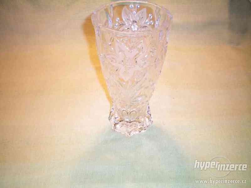 Skleněná váza - broušená - foto 2