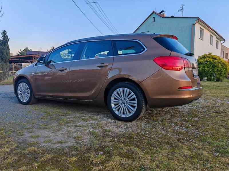 Opel Astra 1,4   J Sports Tourer (2015) - foto 6