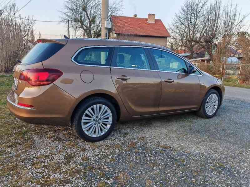 Opel Astra 1,4   J Sports Tourer (2015) - foto 5