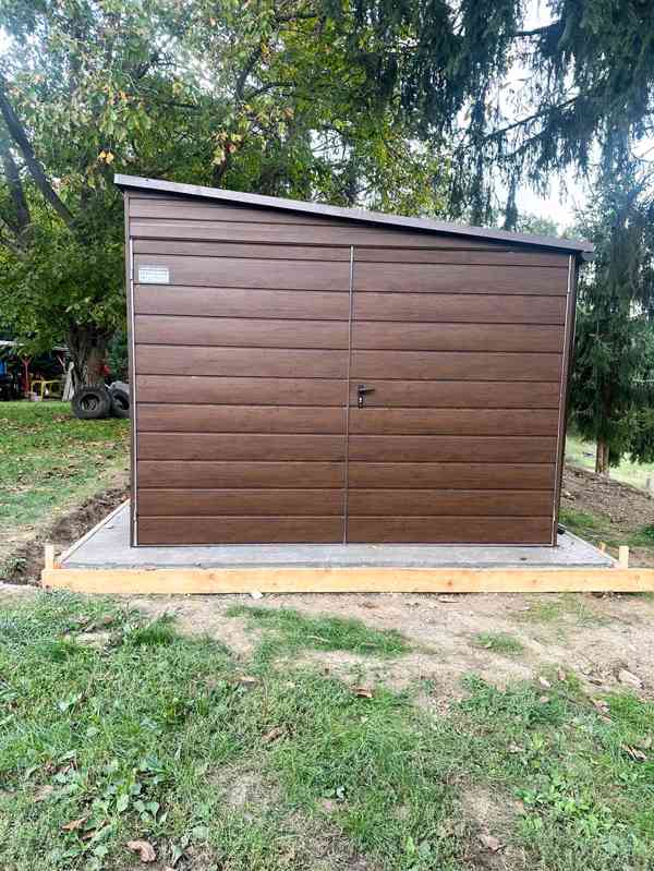 Plechova garáž 3x9m - Dvoukřídlá vrata - dveře 2x Okno TS785 - foto 4