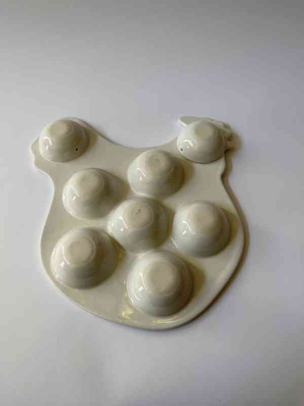 Slepička - porcelánový stojan na vajíčka - foto 3