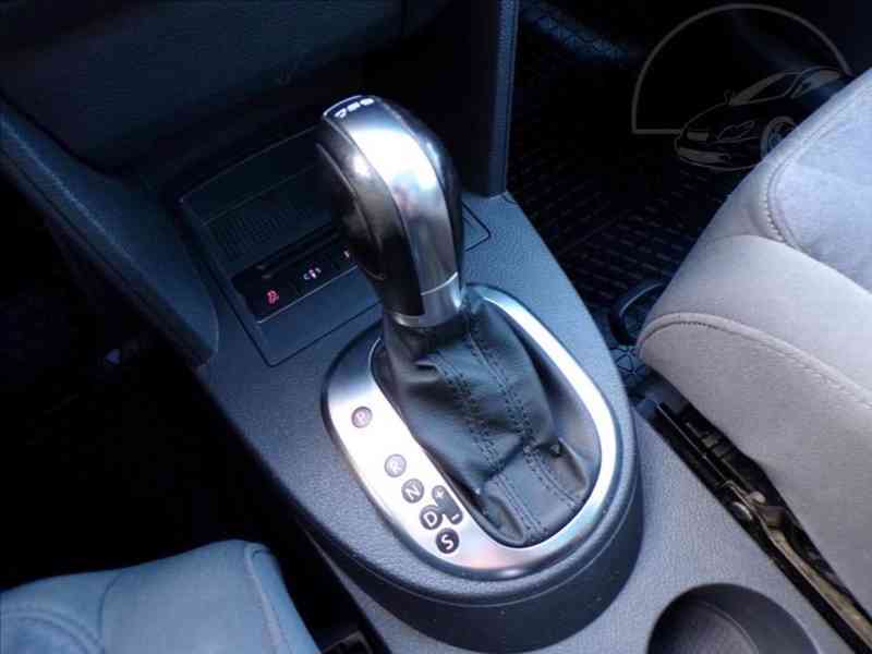 Volkswagen Touran 2,0 TDI AUTOMAT,HIGHLINE - foto 7