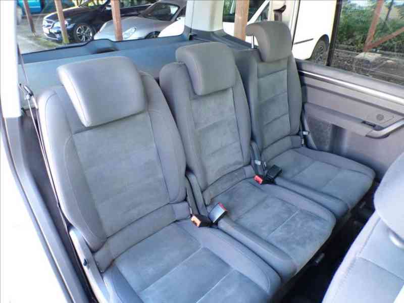 Volkswagen Touran 2,0 TDI AUTOMAT,HIGHLINE - foto 12
