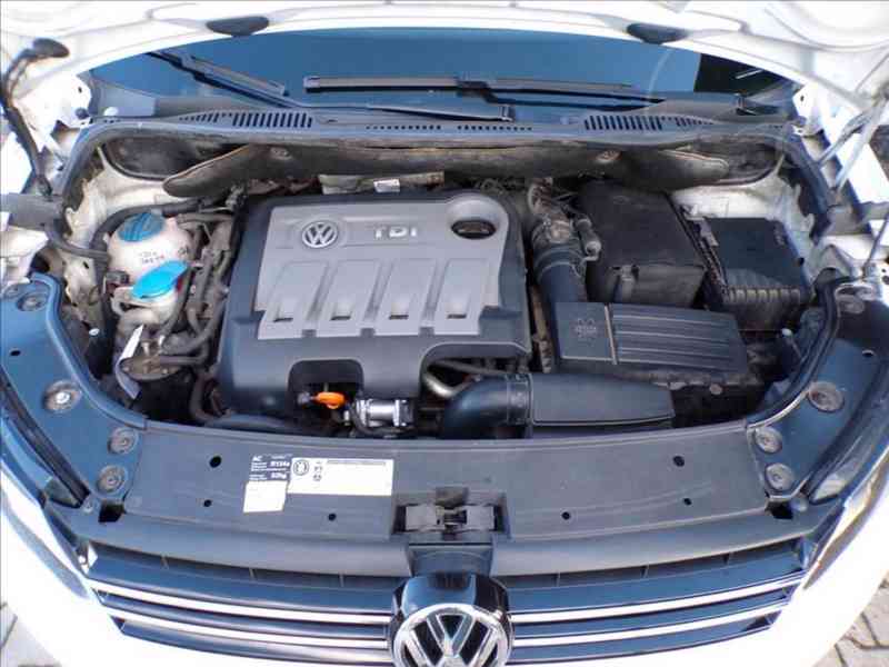 Volkswagen Touran 2,0 TDI AUTOMAT,HIGHLINE - foto 16