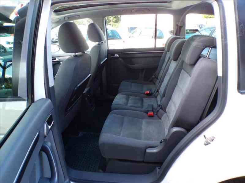 Volkswagen Touran 2,0 TDI AUTOMAT,HIGHLINE - foto 10
