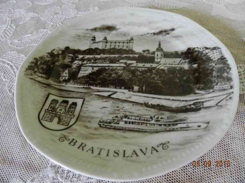 Dekorační talíř Bratislava hrad - Dvory u K.Varů - foto 3