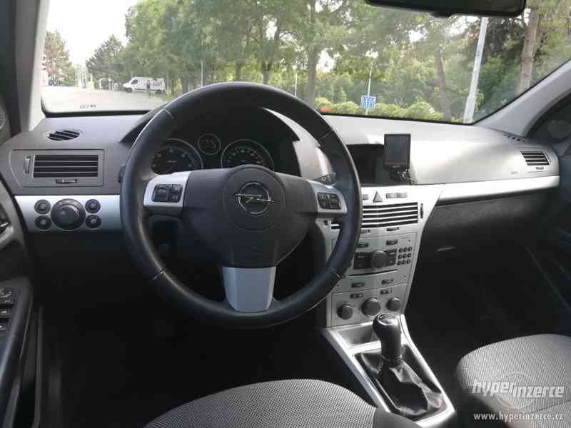 OPEL ASTRA CARAVAN 1.9CDTI 88KW RV 2010 - foto 7