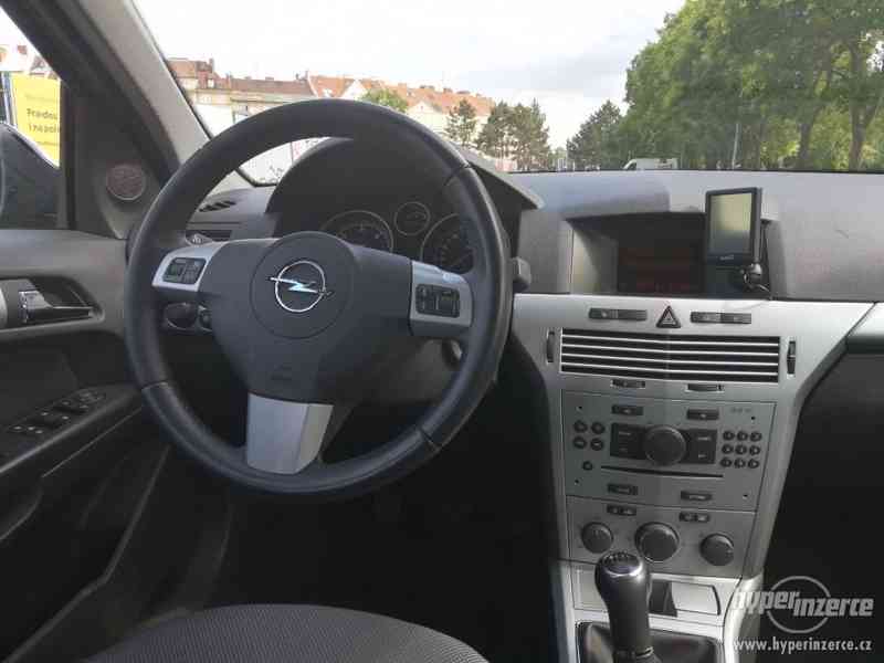 OPEL ASTRA CARAVAN 1.9CDTI 88KW RV 2010 - foto 9
