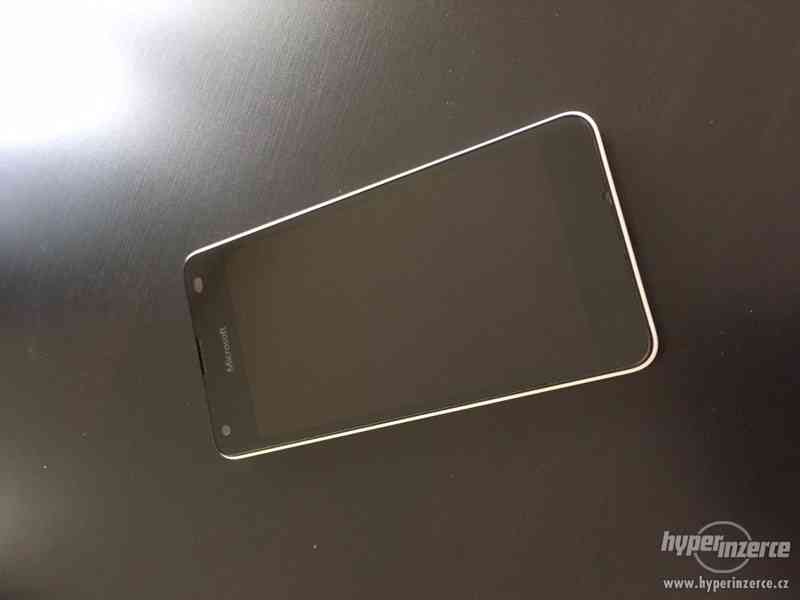 Prodám chytrý telefon Lumia 550 bílý - Dobrý stav - foto 1