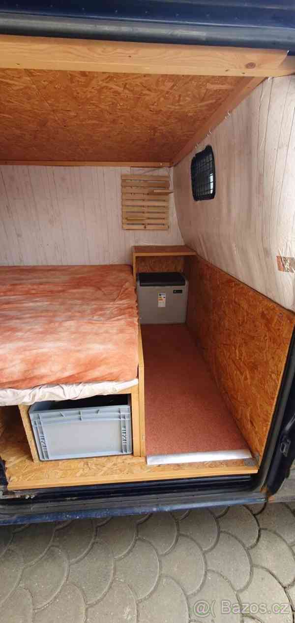 Ford Transit 2,2 L1H1 s vestavbou na spaní - foto 9