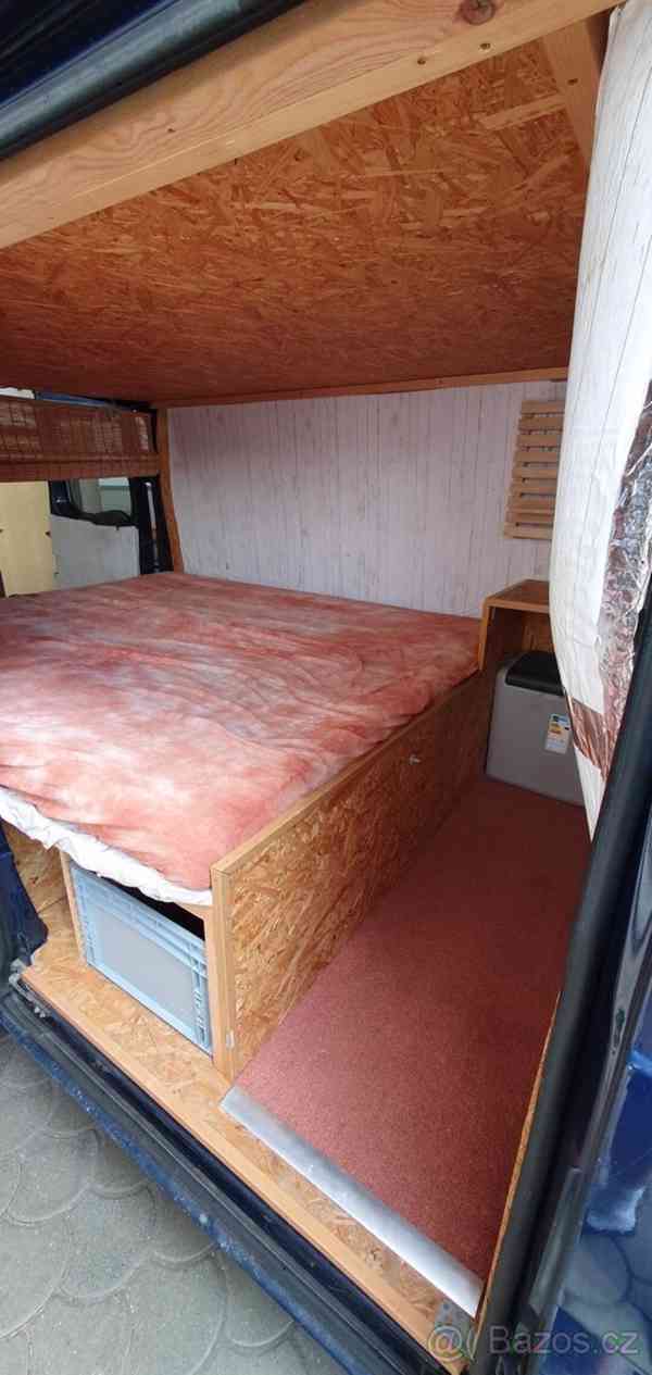 Ford Transit 2,2 L1H1 s vestavbou na spaní - foto 16