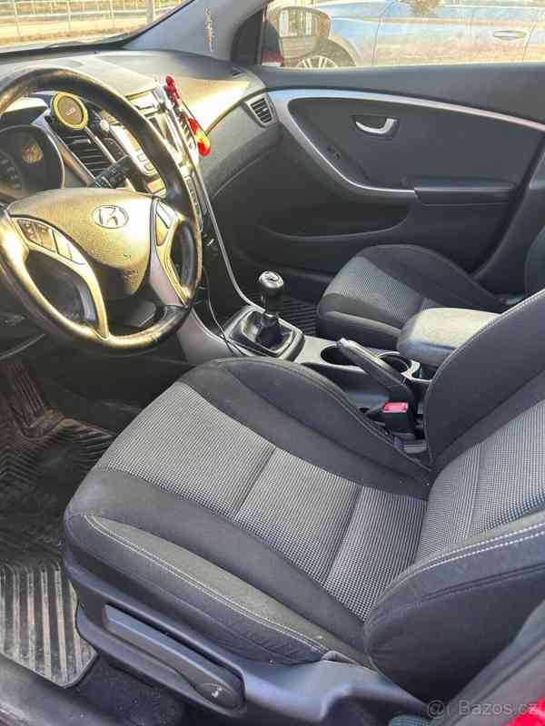 Hyundai i30 1,6   MPI - foto 6