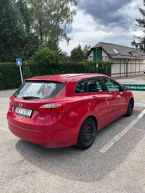 Hyundai i30 1,6   MPI - foto 8