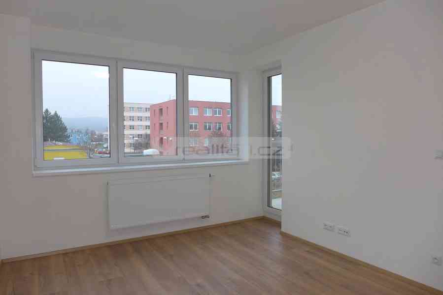 Pronájem novostavby bytu 3+kk s balkonem a garážovým stáním v Rokycanech - foto 2