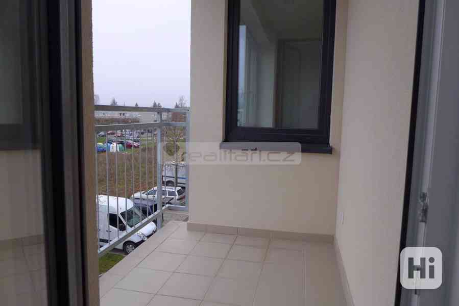 Pronájem novostavby bytu 3+kk s balkonem a garážovým stáním v Rokycanech - foto 4