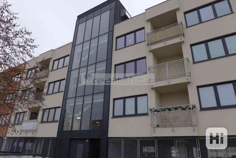 Pronájem novostavby bytu 3+kk s balkonem a garážovým stáním v Rokycanech - foto 8