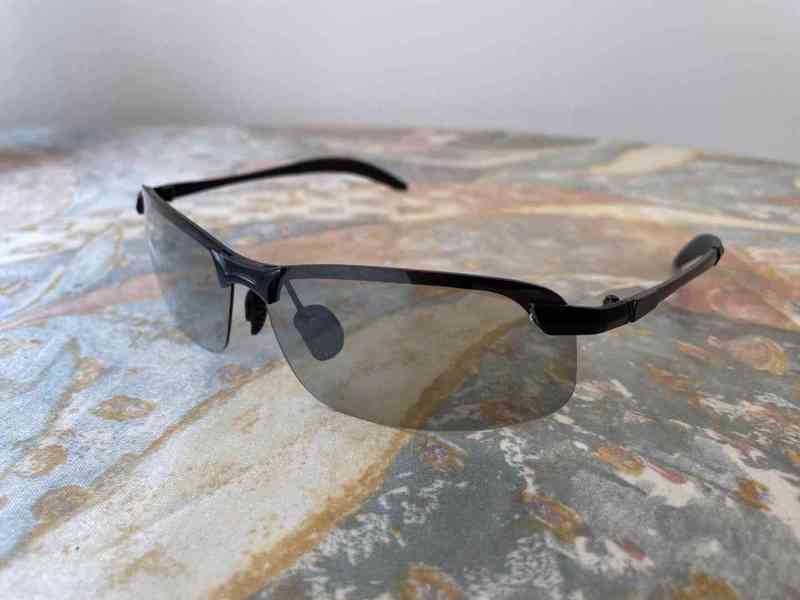 Prodám nové "photochromic" sluneční brýle + dárek - foto 1