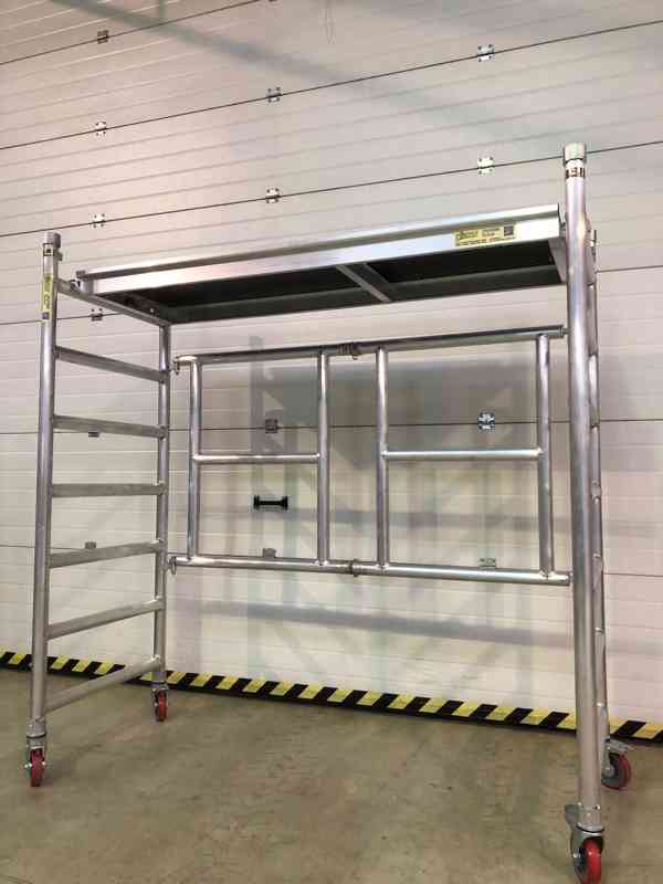 Lešení do interiéru na kolečkách - foto 3