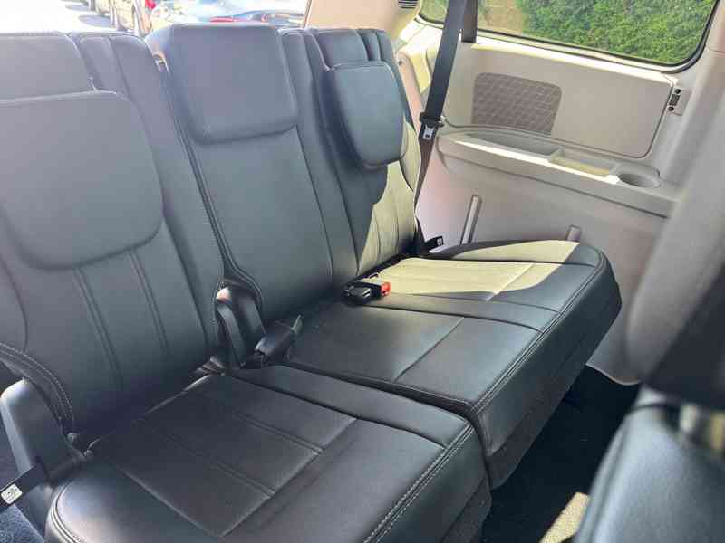 Lancia Voyager 3.6 Navi Stown Go RT Kůže 2012 - foto 11