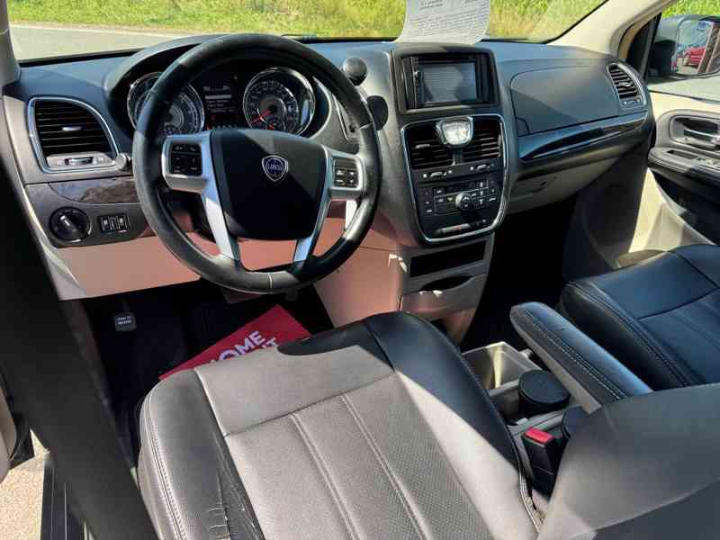 Lancia Voyager 3.6 Navi Stown Go RT Kůže 2012 - foto 12