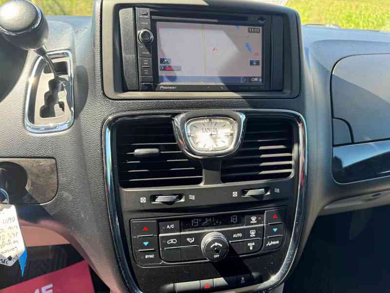 Lancia Voyager 3.6 Navi Stown Go RT Kůže 2012 - foto 16