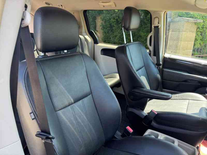 Lancia Voyager 3.6 Navi Stown Go RT Kůže 2012 - foto 9