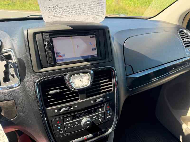 Lancia Voyager 3.6 Navi Stown Go RT Kůže 2012 - foto 15