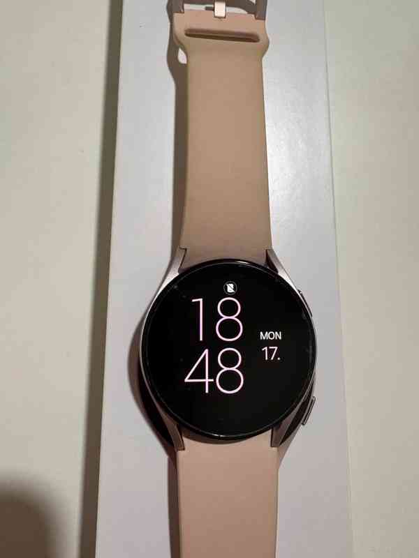 Samsung Galaxy Watch 5 (40mm) LTE růžové-zlatá. - foto 1