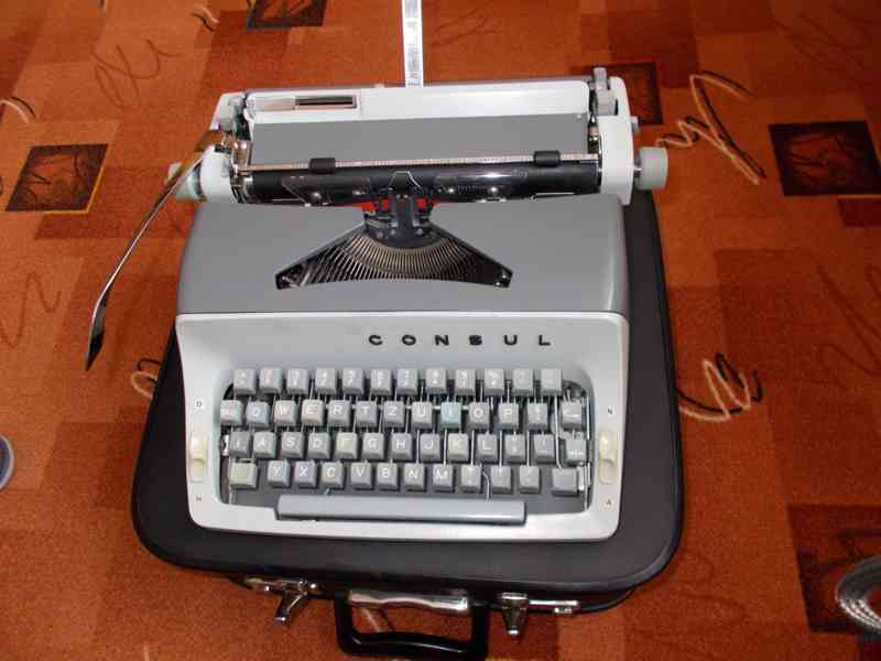 Kufříkový psací stroj Consul - foto 2