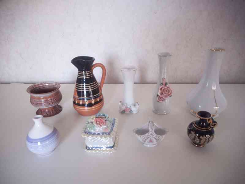 Vázička, porcelán. dóza, konvička, svícen, košík - foto 2