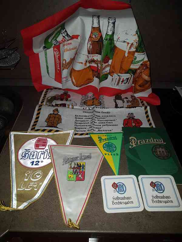Pivní předměty - vlaječky, ubrousky a podtácky - foto 1