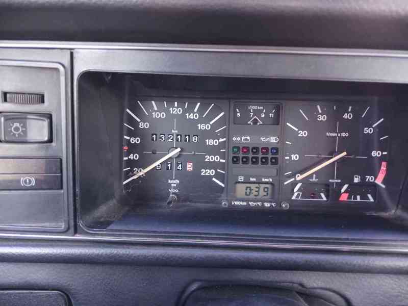 VW GOLF I cabriolet 1,8 GLI 1987 - foto 10