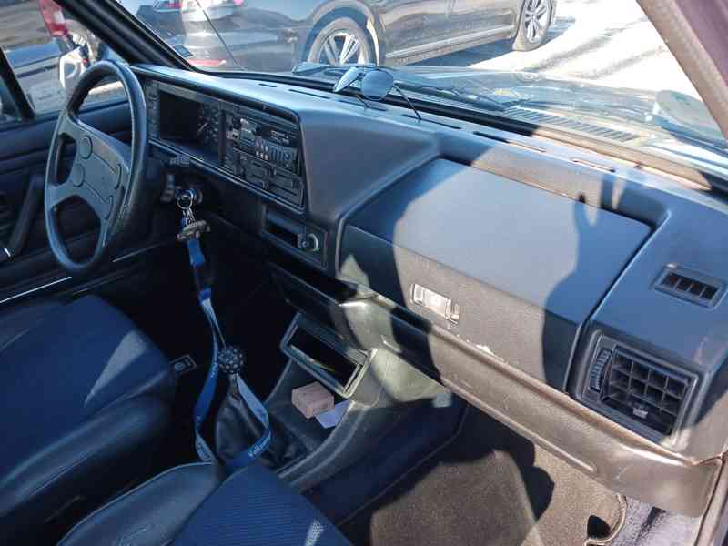 VW GOLF I cabriolet 1,8 GLI 1987 - foto 11