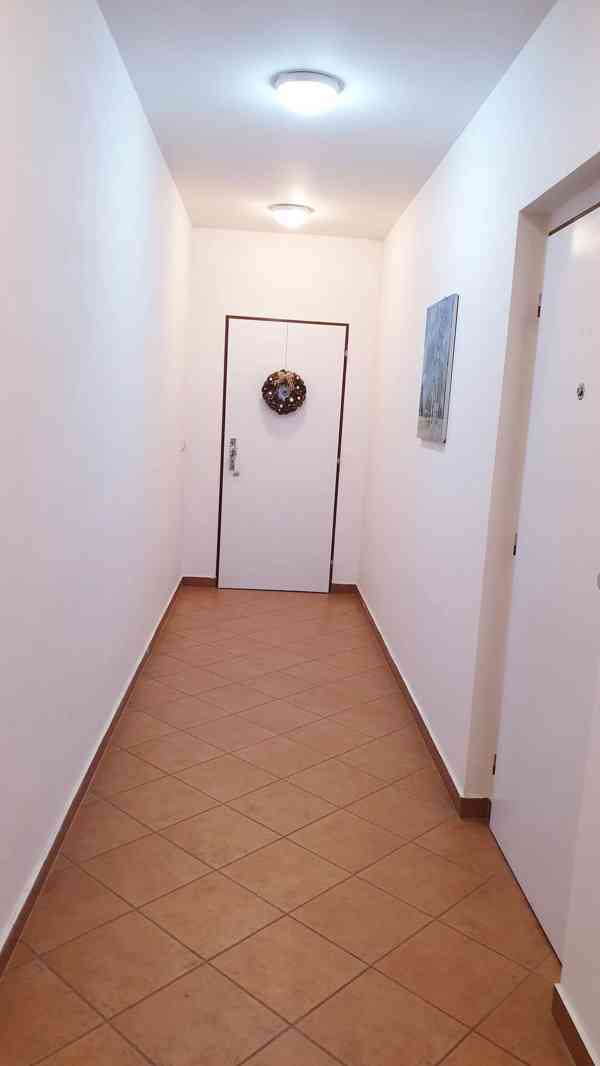 Slunný byt 2+1 v OV   - foto 13
