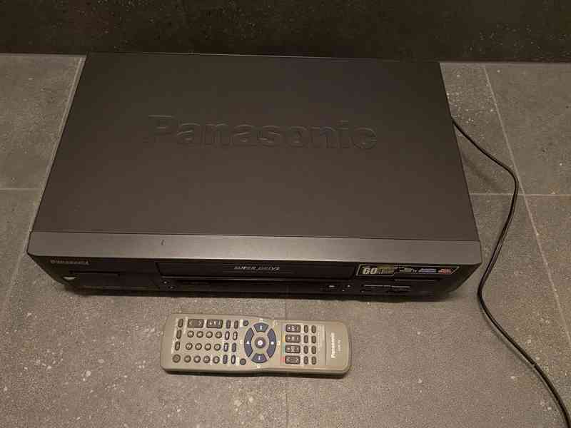 PANASONIC NV-HS820 videorekordér S-VHS - zánovní - foto 5