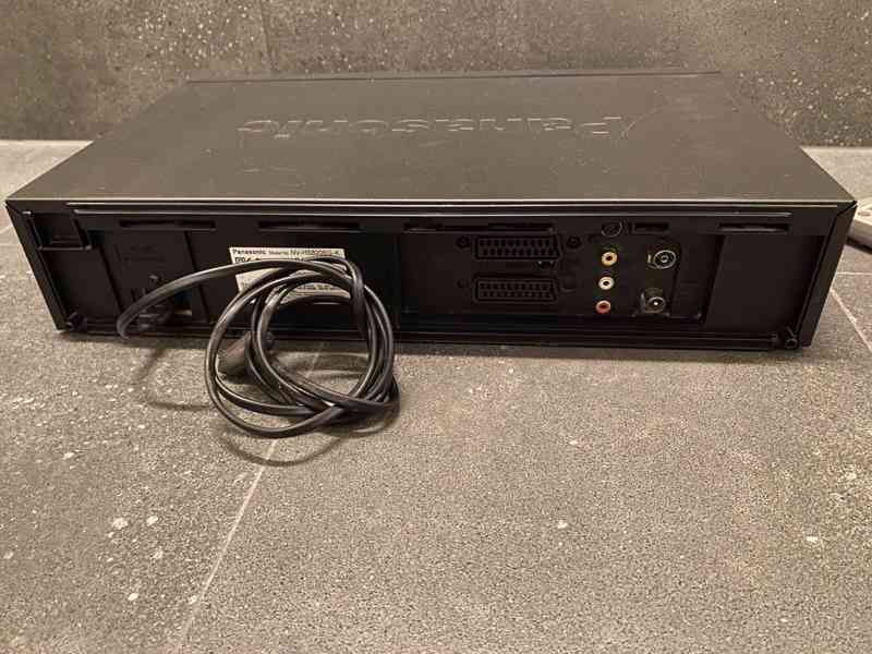 PANASONIC NV-HS820 videorekordér S-VHS - zánovní - foto 6