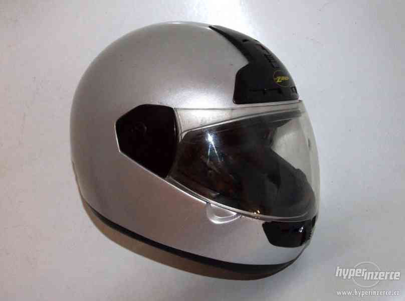 Helma na motorku ( motocyklová přilba ) Zed vel. M (57-58cm) - foto 1