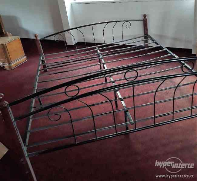 Kovová postel dvoulůžková - foto 1