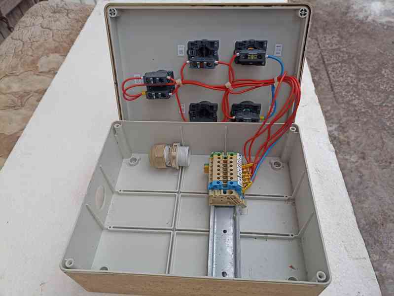 eletrická krabice (ovládací panel,rozvaděč dle foto - foto 2