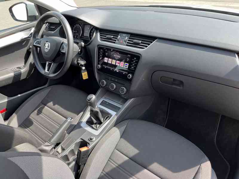 Škoda Octavia Combi 1.6 TDI Ambition 85kw - foto 20