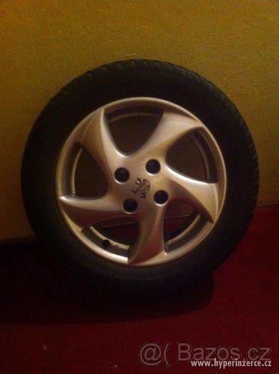 Letní pneu a originál disky  15" - Peugeot - foto 1
