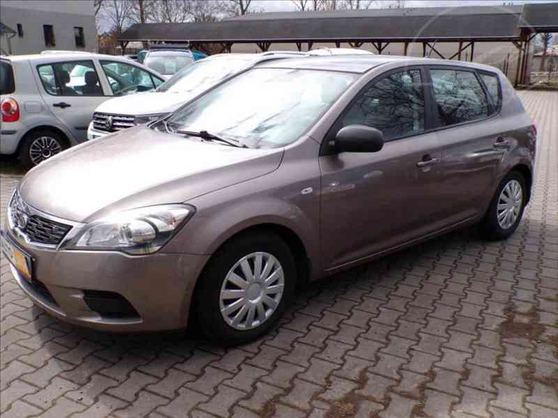 Kia Cee´d 1,4 i16V KLIMATIZACE - foto 2