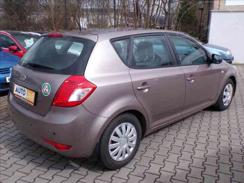 Kia Cee´d 1,4 i16V KLIMATIZACE - foto 3
