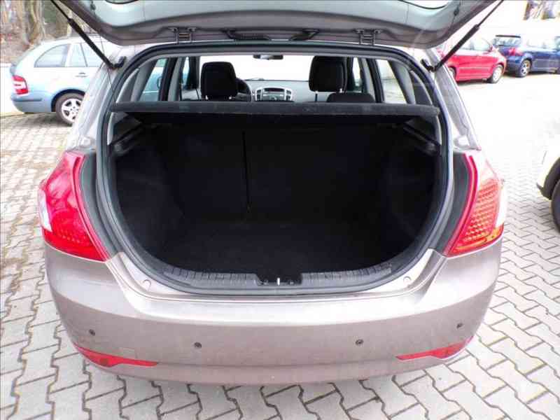 Kia Cee´d 1,4 i16V KLIMATIZACE - foto 9